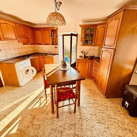 Maison De A Cuneo 펜션